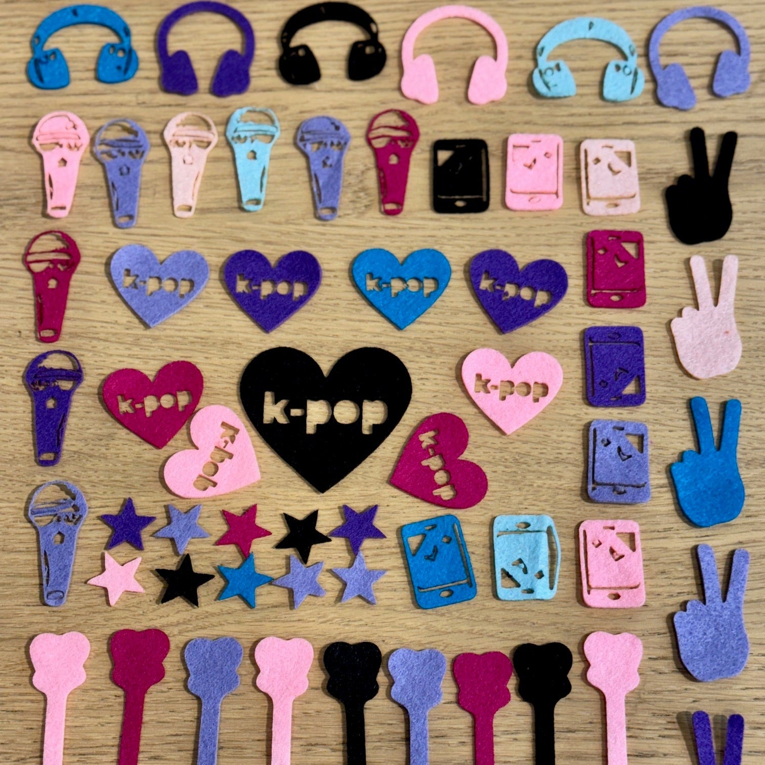 ערכות יום הולדת החל מ-5 יחידות K POP בובת