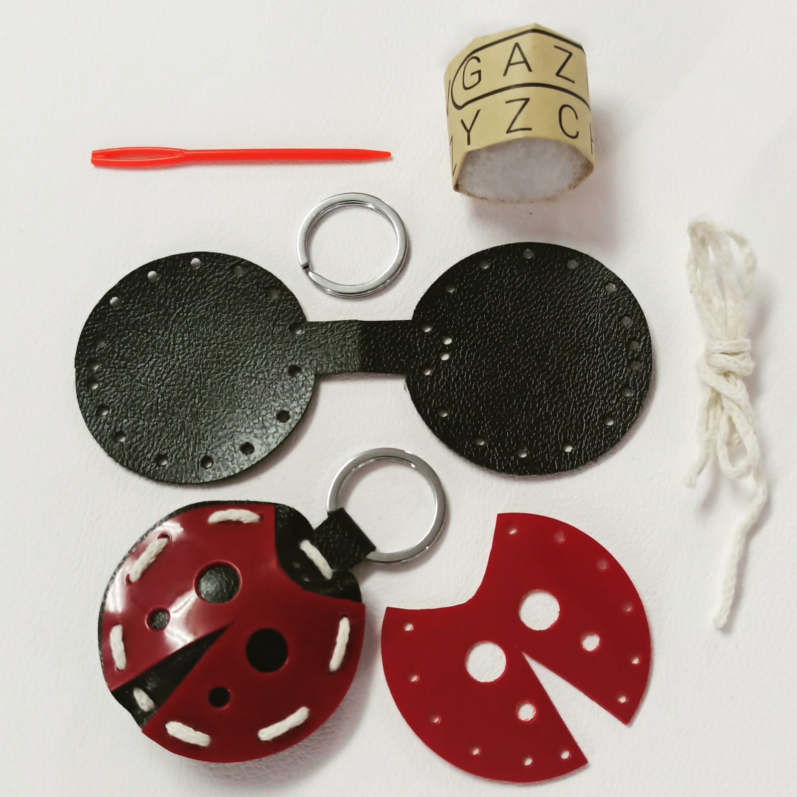 ערכה ליצירת מחזיק מפתחות בצורת חיפושית