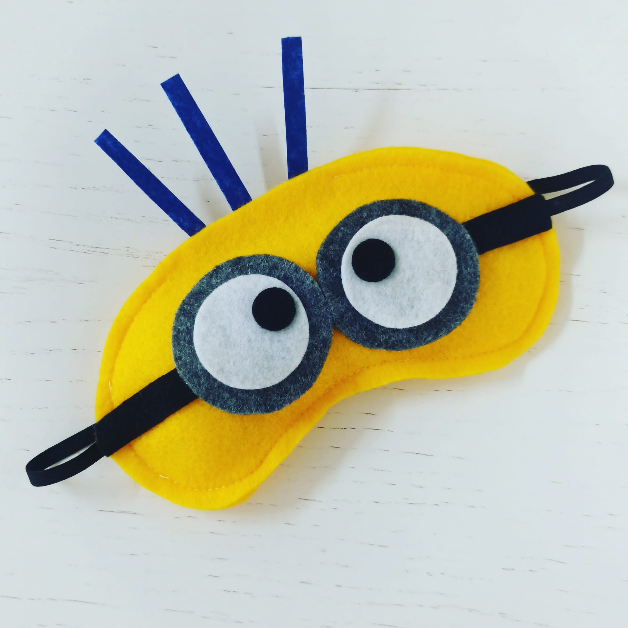 ערכת יצירה להכנת מסכת שינה מיניון