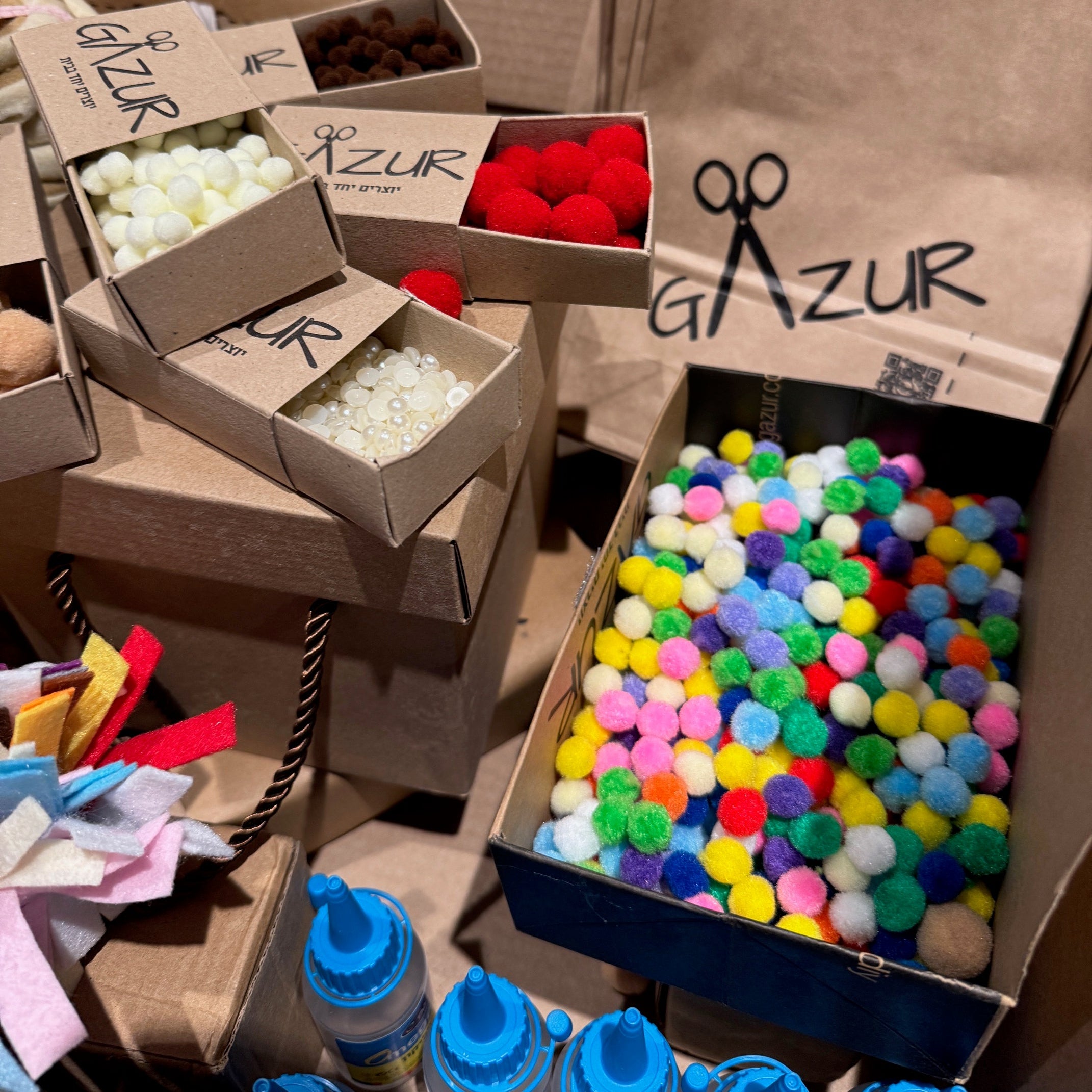 חבילת יצירה  לבית מארח  בתפירה קלה -כריות בצורת סופגניה